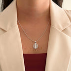 Cadena de plata 925 Hv Hermanas Villegas con medalla ovalada de la Virgen de Guadalupe y borde de circonias brillantes