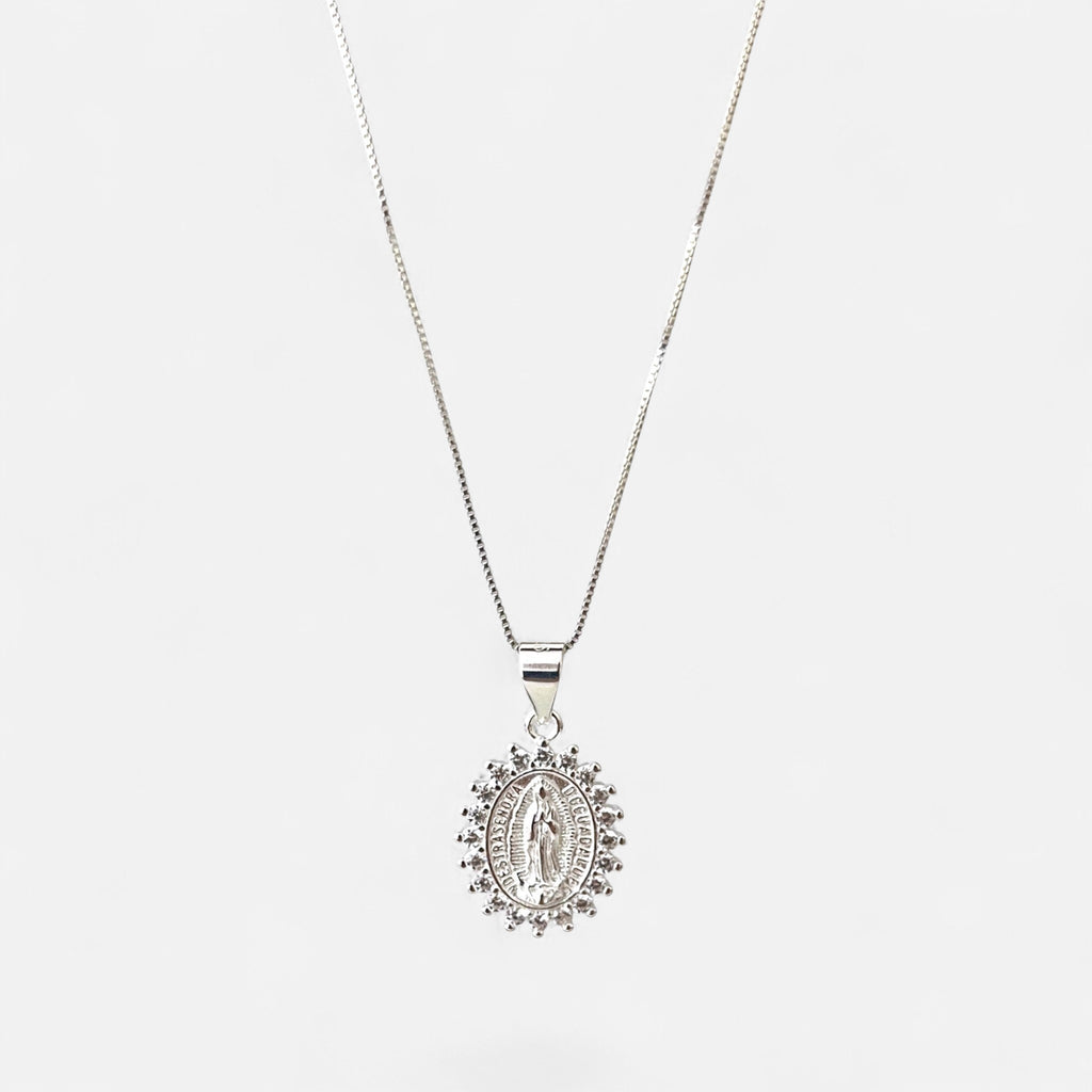 Collar Hv Hermanas Villegas de plata 925 con cadena veneciana y medalla de la Virgen de Guadalupe con circonias.