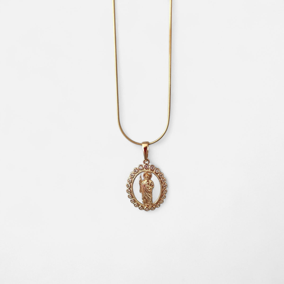 Collar Hv Hermanas Villegas de cadena cola de ratón en oro rosé con medalla de San Judas Tadeo y marco de circonias.