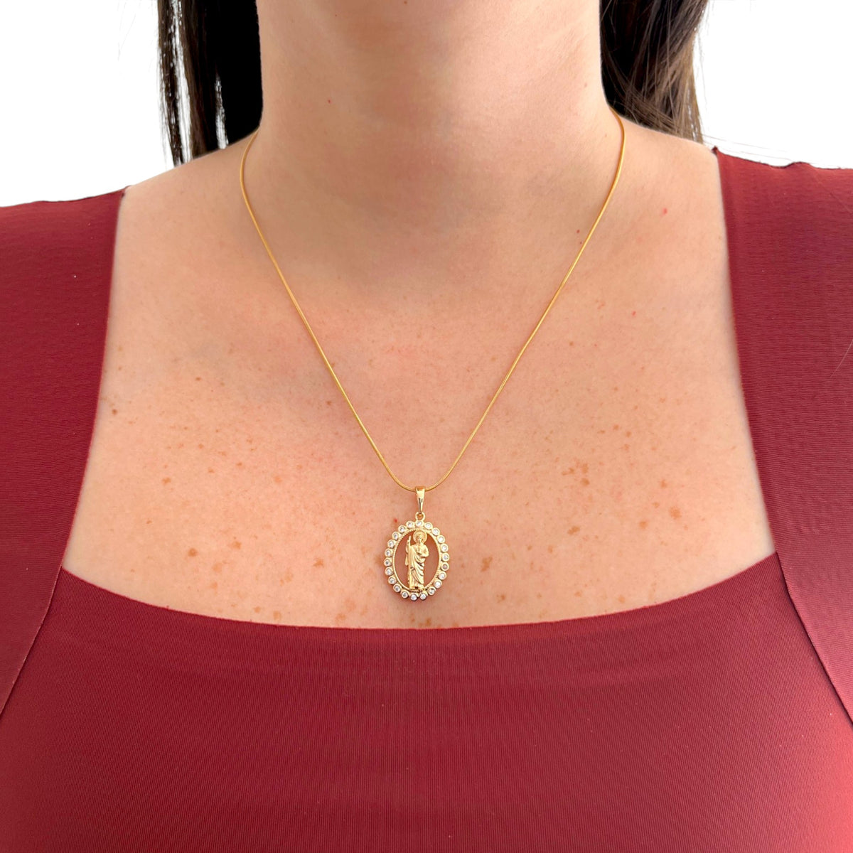 Collar Hv Hermanas Villegas con cadena cola de ratón y medalla de San Judas Tadeo en oro rosé con circonias brillantes