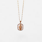 Collar Hv Hermanas Villegas con dije de Virgen de Guadalupe en marco rectangular con circones multicolores y oro rosé