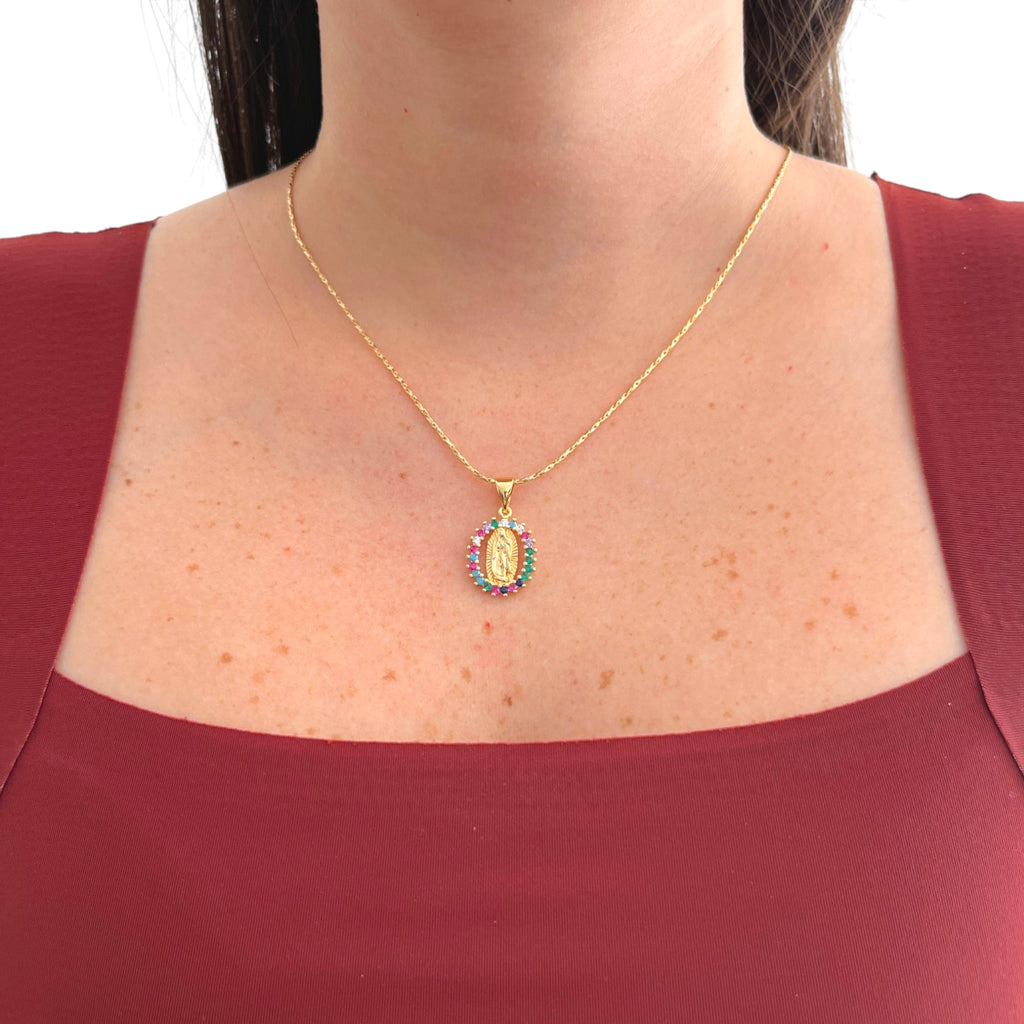 Collar Hv Hermanas Villegas con medalla de la Virgen de Guadalupe y circonias multicolor en baño de oro rosé
