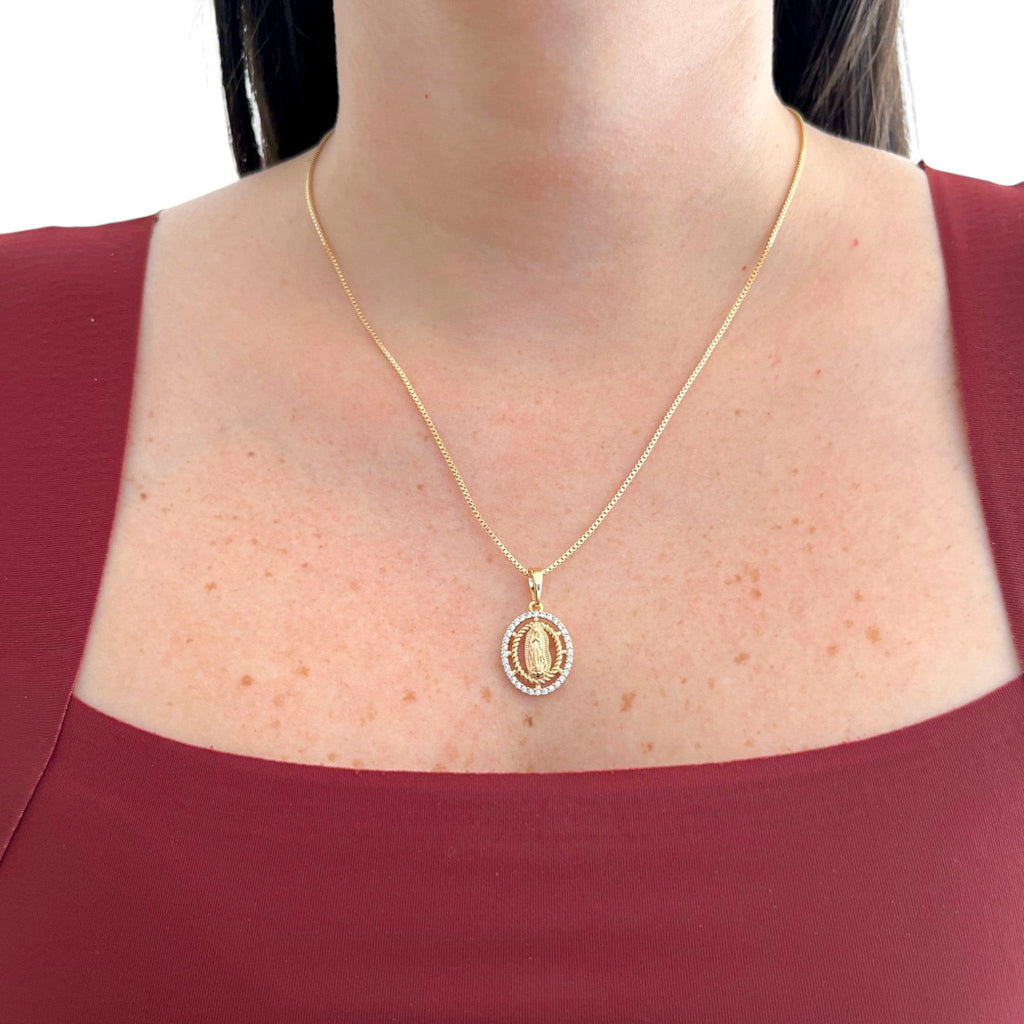Collar Hv Hermanas Villegas con cadena veneciana y medalla de la Virgen de Guadalupe rodeada de circonias en oro rosé