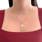 Collar Hv Hermanas Villegas de cadena cola de ratón con medalla ovalada de la Virgen de Guadalupe en oro rosé