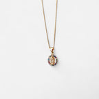 Collar Hv Hermanas Villegas de cadena grumet en oro rosé con medalla de la Virgen de Guadalupe y circonias de colores