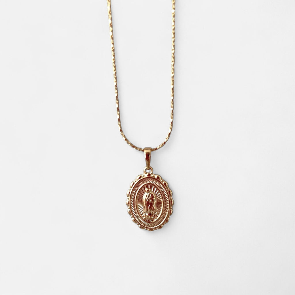 Collar Hv Hermanas Villegas con cadena entorchada y medalla ovalada de la Virgen de Guadalupe en oro rosé