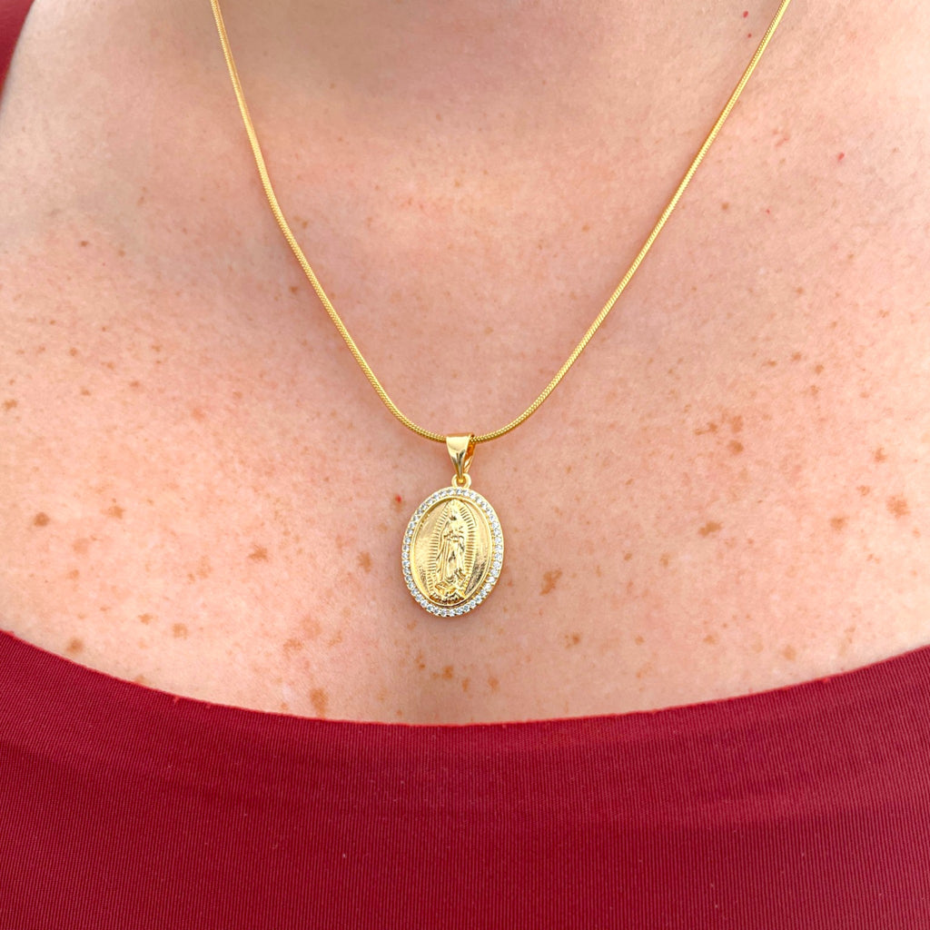 Collar Hv Hermanas Villegas de cadena cola de ratón con medalla de la Virgen de Guadalupe y circonias en oro rosé