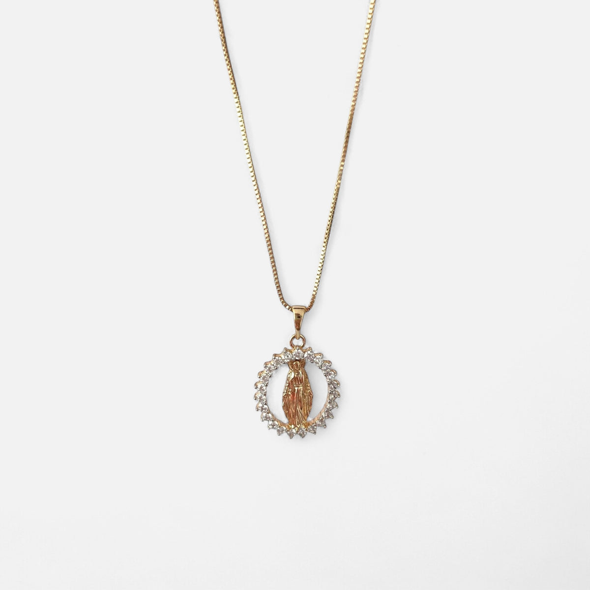 Collar Hv Hermanas Villegas con cadena veneciana y medalla de la Virgen Milagrosa en oro rosé con circonias brillantes.