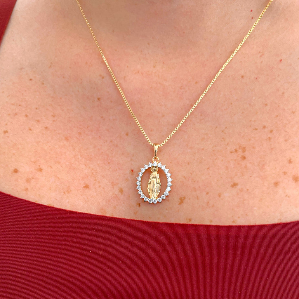 Collar Hv Hermanas Villegas con cadena veneciana, medalla de la Virgen Milagrosa en oro rosé y aureola de circonias.