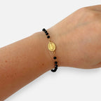 Pulsera denario Hv Hermanas Villegas con cristales de Murano negros y medalla de la Virgen Milagrosa en acero dorado