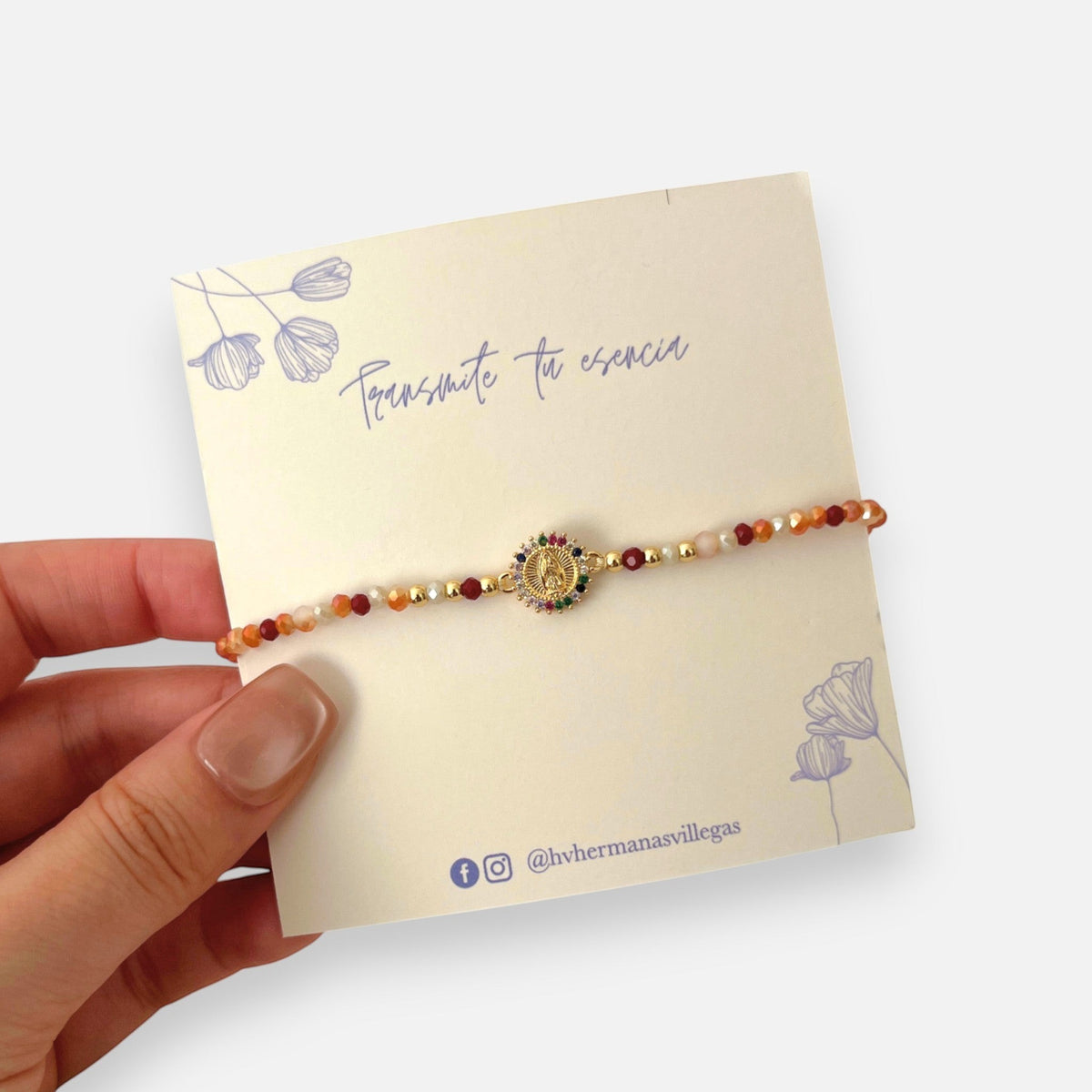 Pulsera Hv Hermanas Villegas de hilo con cuentas Murano, dije de Virgen de Guadalupe y circones multicolor en acero
