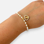Pulsera Hv Hermanas Villegas de perlas con dije de corazón, Virgen de Guadalupe y circones en acero dorado