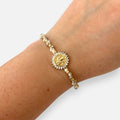 Pulsera Hv Hermanas Villegas de hilo con cuentas de murano, medalla de San Benito dorada y circones