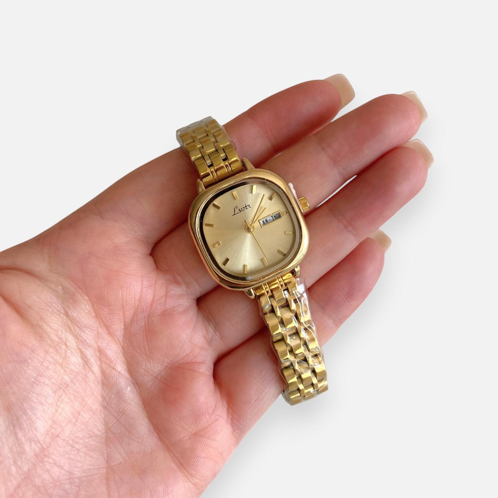 Reloj Hv Hermanas Villegas de acero dorado con caja cuadrada, dial champaña y correa de eslabones estilo vintage