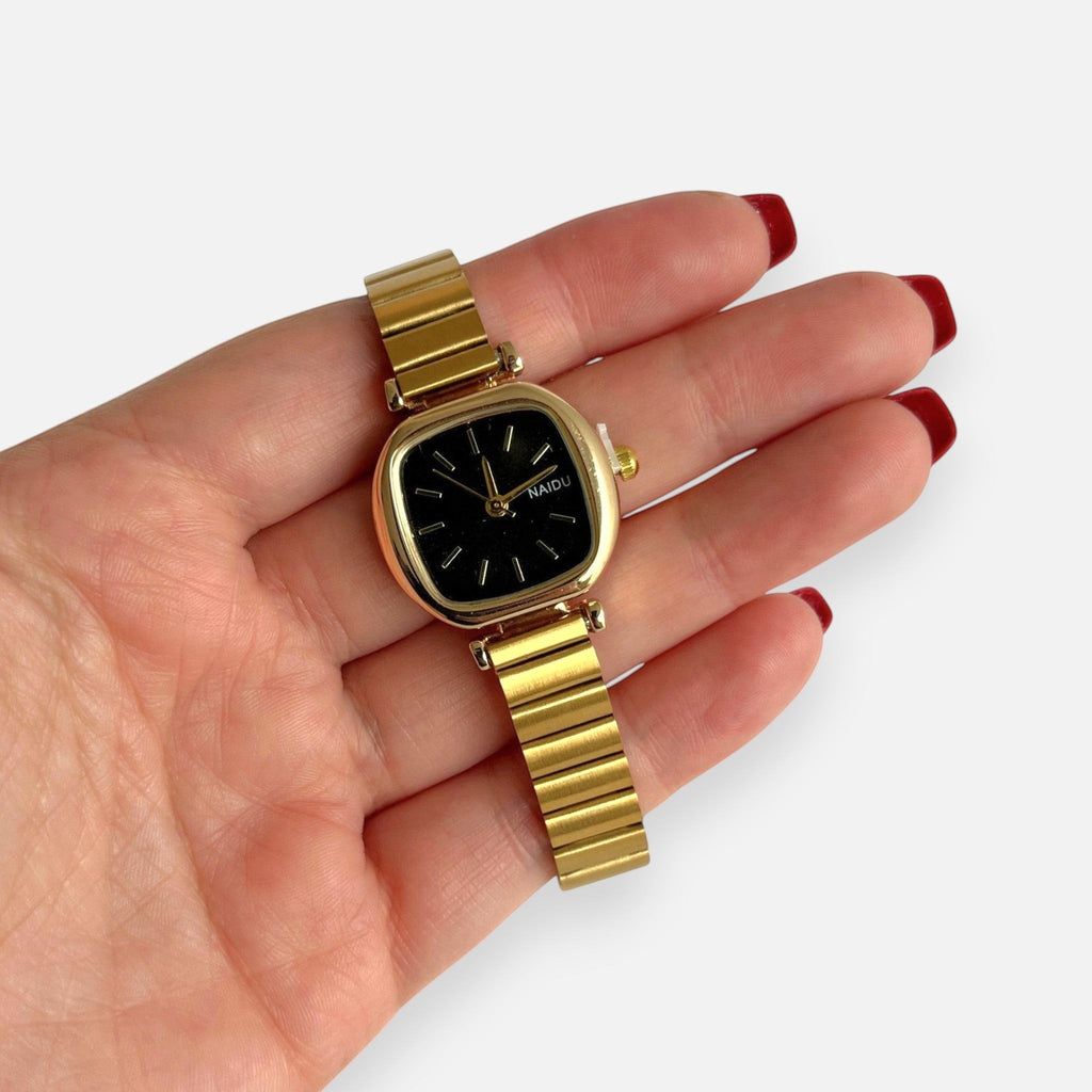 Reloj Hv Hermanas Villegas de caja cuadrada dorada con dial negro y correa extensible de acero estilo vintage
