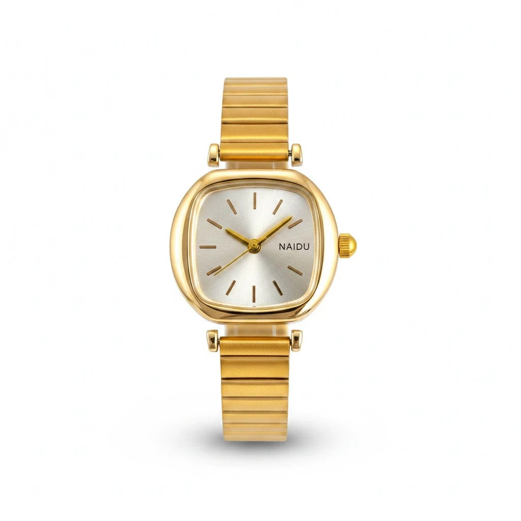 Reloj analógico Hv Hermanas Villegas con caja cuadrada dorada, dial champán cepillado y correa extensible clásica.