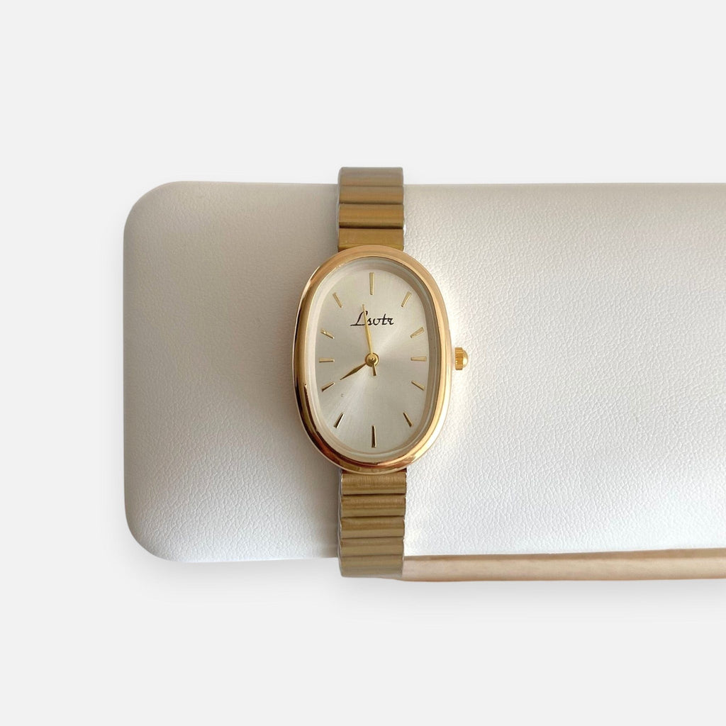 Reloj analógico Hv Hermanas Villegas con caja ovalada y correa de eslabones flexibles en acero dorado estilo vintage