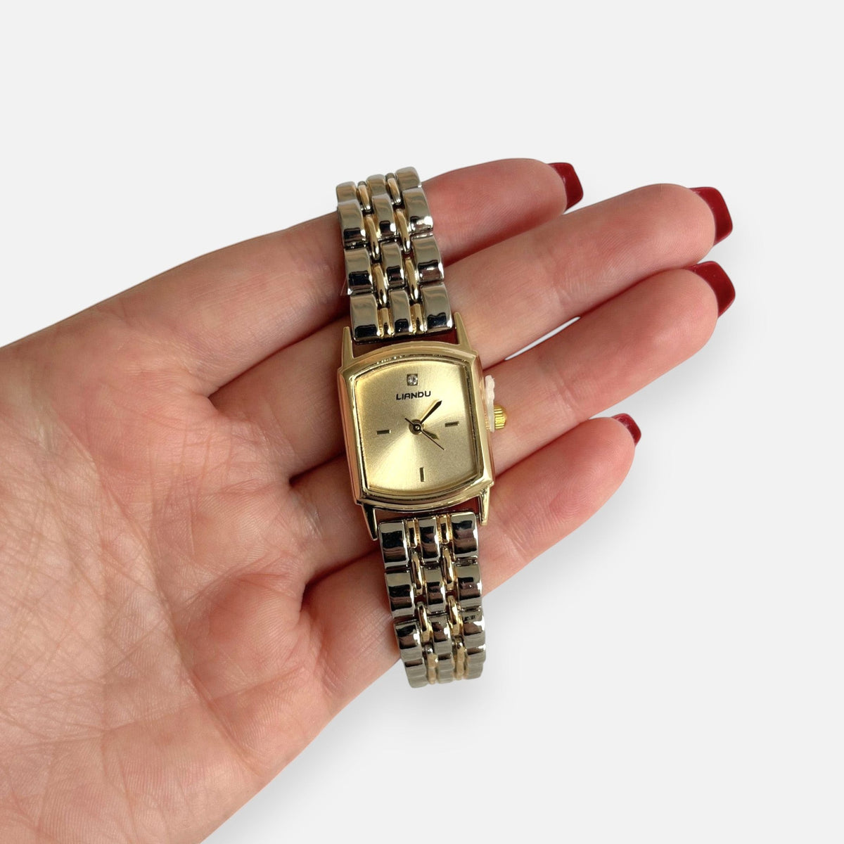 Reloj Hv Hermanas Villegas rectangular bicolor con dial dorado, circon en las 12 y correa de acero articulada