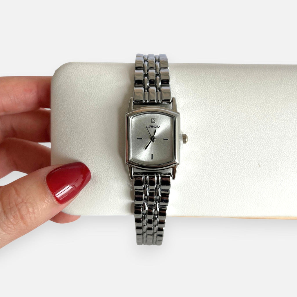 Reloj Hv Hermanas Villegas rectangular plateado de acero con dial satinado y detalle de circon en estilo vintage