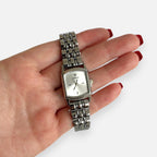 Reloj Hv Hermanas Villegas rectangular plateado de acero con dial satinado y correa de eslabones estilo vintage